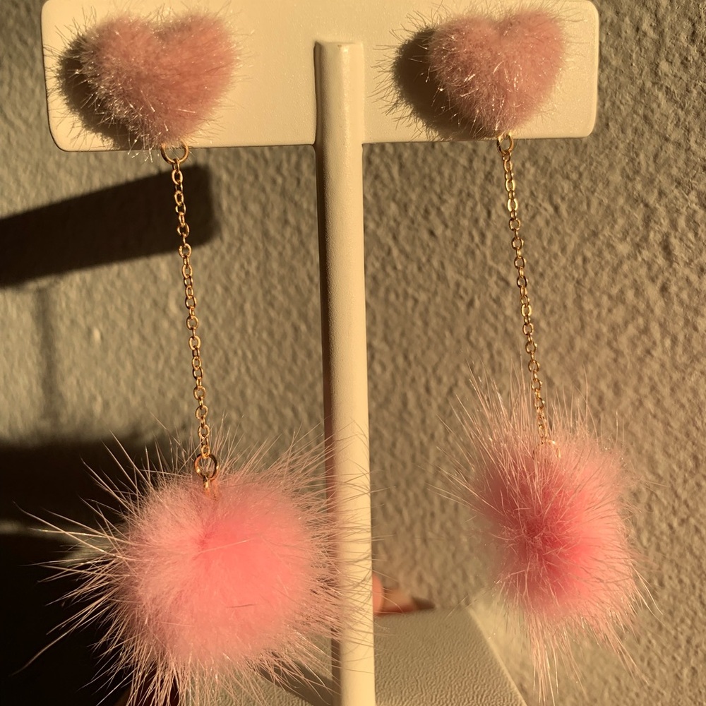 heart 💗 Pom Pom earrings - Picture 2 of 4